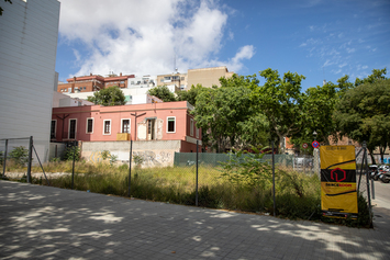Urbanitzem provisionalment els espais buits del carrer de Montnegre amb la Plaça del Carme