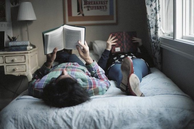 Fes-te una foto amb el llibre que t'estàs llegint i comparteix-lo